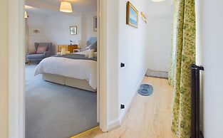 White Roses a dog Friendly Retreat for two