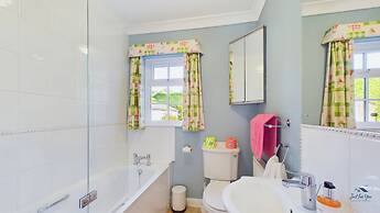 White Roses a dog Friendly Retreat for two