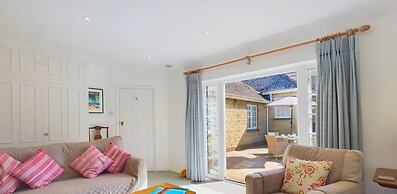 White Roses a dog Friendly Retreat for two