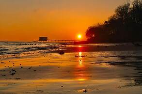 White Roses a dog Friendly Retreat for two