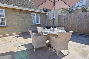 White Roses a dog Friendly Retreat for two