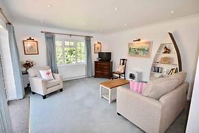 White Roses a dog Friendly Retreat for two