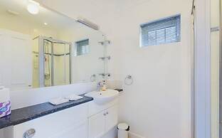 White Roses a dog Friendly Retreat for two