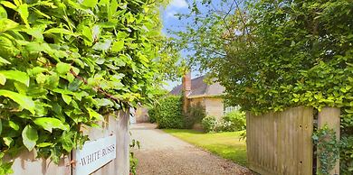 White Roses a dog Friendly Retreat for two