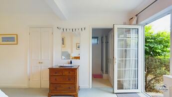 White Roses a dog Friendly Retreat for two