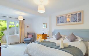 White Roses a dog Friendly Retreat for two