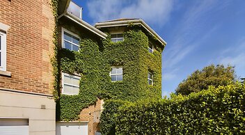 Solent Landing No 16 Beach Retreat