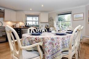 Solent Landing No 16 Beach Retreat