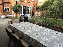 Gothic Cottage Hot Tub Fire Pit Pizza Oven Gas Bbq