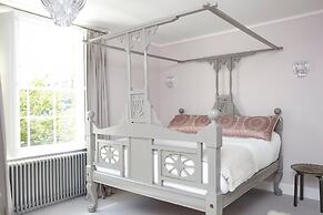 Gothic Cottage Hot Tub Fire Pit Pizza Oven Gas Bbq