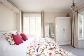 Gothic Cottage Hot Tub Fire Pit Pizza Oven Gas Bbq