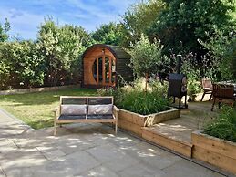 Gothic Cottage Hot Tub Fire Pit Pizza Oven Gas Bbq