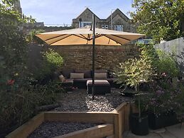 Gothic Cottage Hot Tub Fire Pit Pizza Oven Gas Bbq