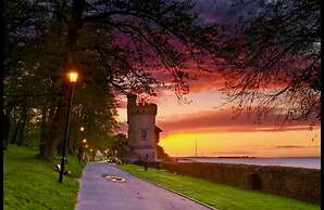 Gothic Cottage Hot Tub Fire Pit Pizza Oven Gas Bbq