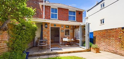 Anchor Down Close to the Beach Cafes and Restaurants