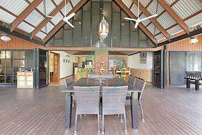 ZENLUX - 3-Story Corporate Golf Retreat