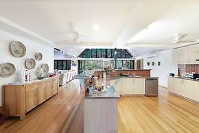 ZENLUX - 3-Story Corporate Golf Retreat