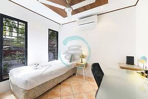 ZENLUX - 3-Story Corporate Golf Retreat