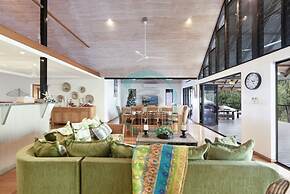 ZENLUX - 3-Story Corporate Golf Retreat