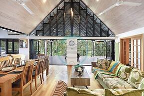 ZENLUX - 3-Story Corporate Golf Retreat