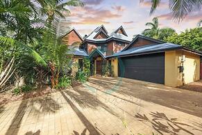 ZENLUX - 3-Story Corporate Golf Retreat