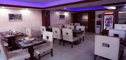 MeroStay 128 AI Hotel