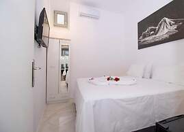 CAPRI Downtown Rooms