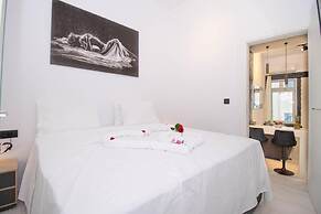 CAPRI Downtown Rooms