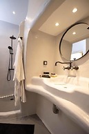 CAPRI Downtown Rooms