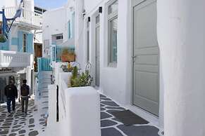 CAPRI Downtown Rooms