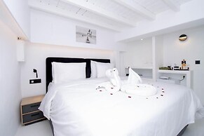 CAPRI Downtown Rooms