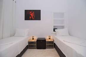 CAPRI Downtown Rooms