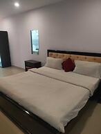 iROOMZ Hotel Diamond Park