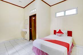 Super OYO 3261 Hotel Ratu