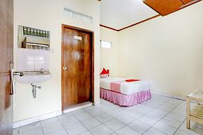 Super OYO 3261 Hotel Ratu