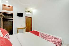 Super OYO 3261 Hotel Ratu