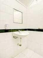 Super OYO 3261 Hotel Ratu