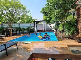 Baan Nern Khao Resort