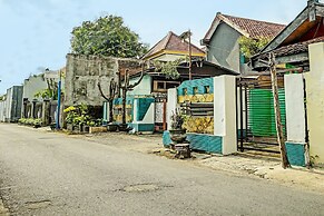 SPOT ON 92400 Dhaha Penginapan House Syariah