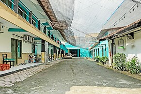 SPOT ON 92400 Dhaha Penginapan House Syariah