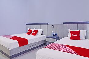 Super OYO 92518 De Luna Hotel