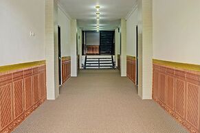 Super OYO 92518 De Luna Hotel