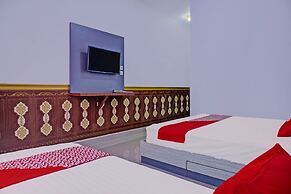 Super OYO 92518 De Luna Hotel