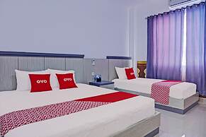 Super OYO 92518 De Luna Hotel