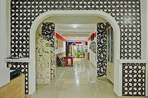 Super OYO 92518 De Luna Hotel