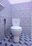 Super OYO 92518 De Luna Hotel