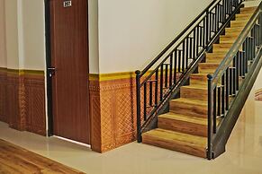 Super OYO 92518 De Luna Hotel