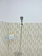 Super OYO 92518 De Luna Hotel