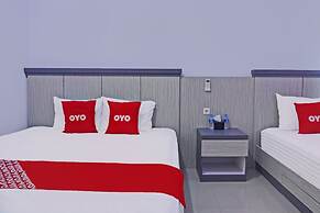 Super OYO 92518 De Luna Hotel
