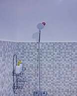 Super OYO 92518 De Luna Hotel